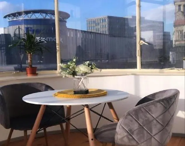 Doncaster City Centre Deluxe Whole Apartment Sleeps 4 D2